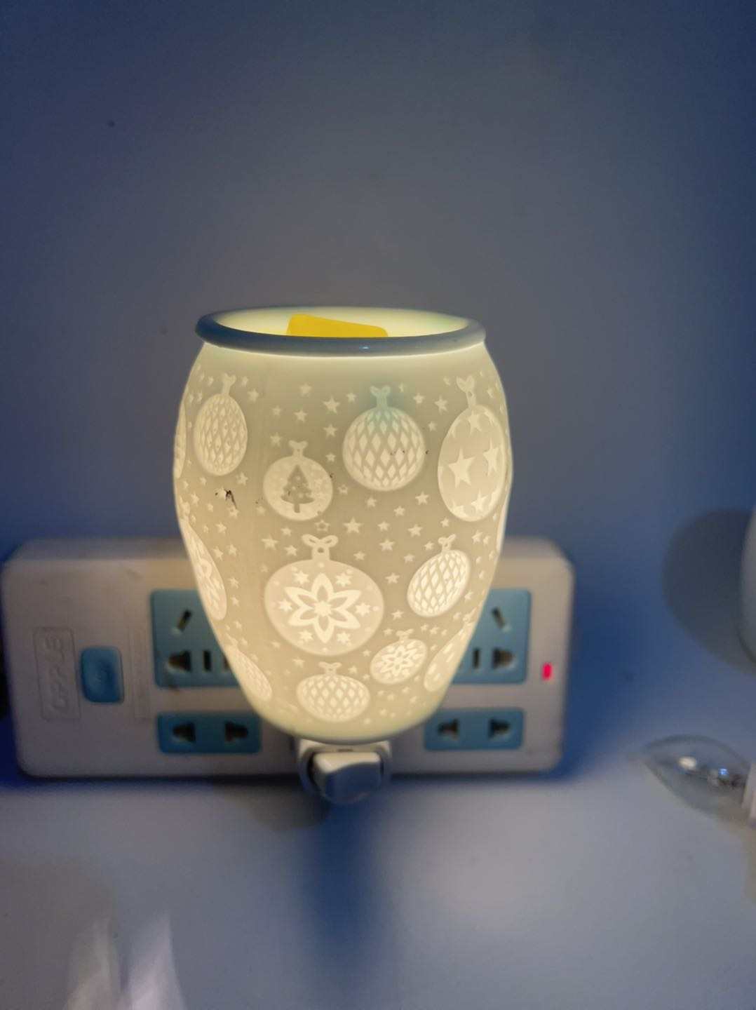 White Ornaments Electric US Plug-in Wax Warmer / Oil Burner